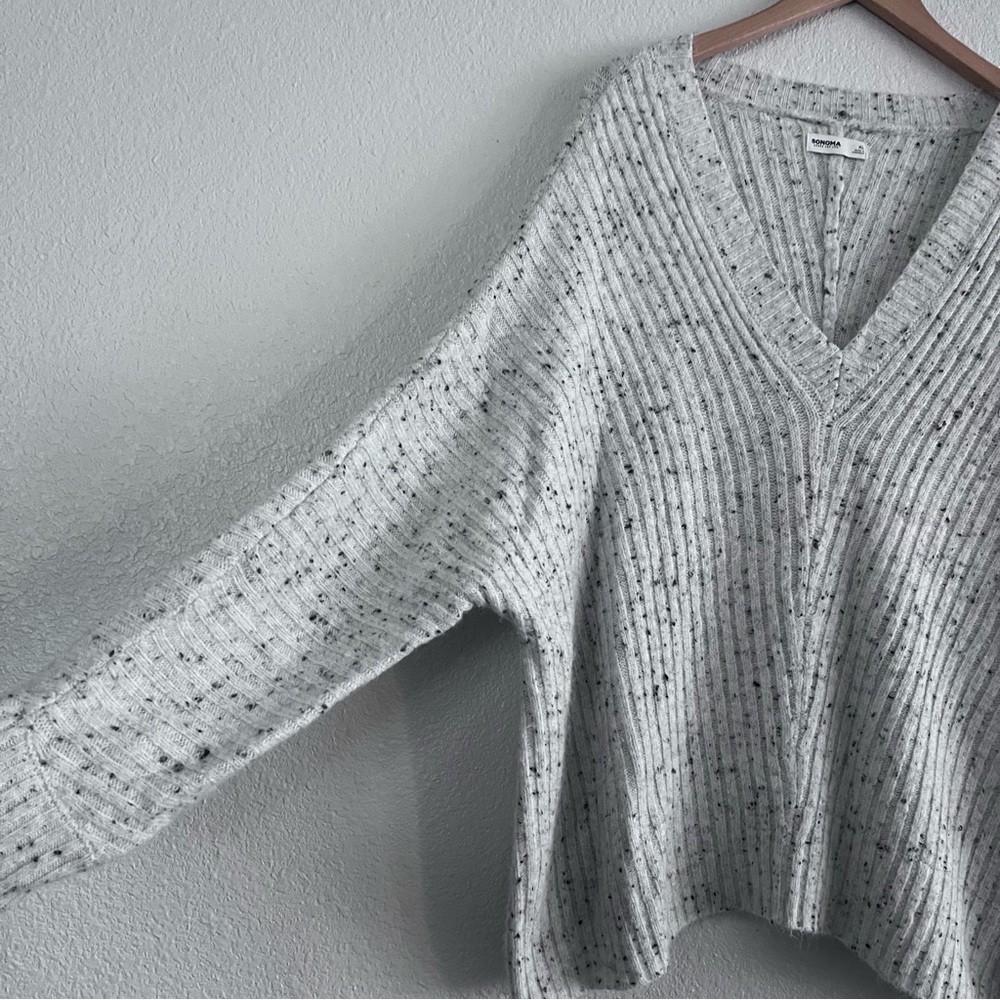 Gray V-Neck off shoulder Women's Sweater Size XL - Picture 2 of 4